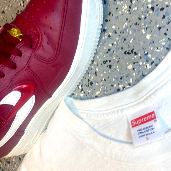 🎉 HP 🎉 Supreme x Kaws Chalk Logo T-shirt - Picture 5 of 11